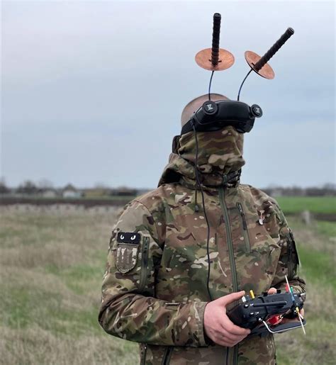 Ukrainian FPV drone operator uses mobile antennas to improve ...