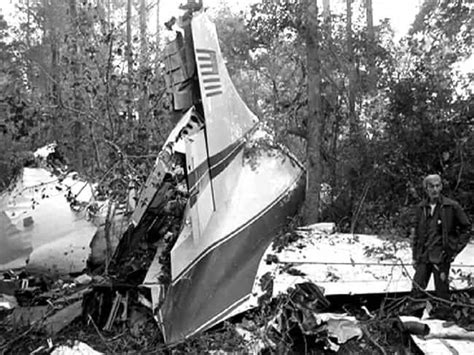 The Truth About The Infamous Lynyrd Skynyrd Plane Crash Is Even ...