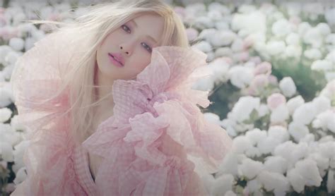 BLACKPINK’s Rosé Makes Solo Debut With Poignant ‘On The Ground’