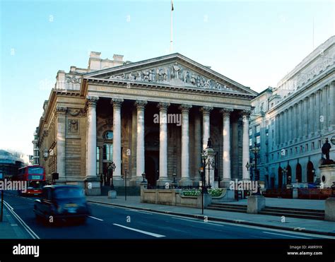 London stock exchange building hi-res stock photography and images - Alamy