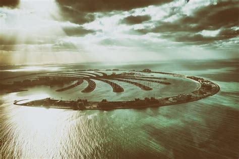 Amazing Aerial View of Palm Jumeirah Island in Dubai from Helicopter ...