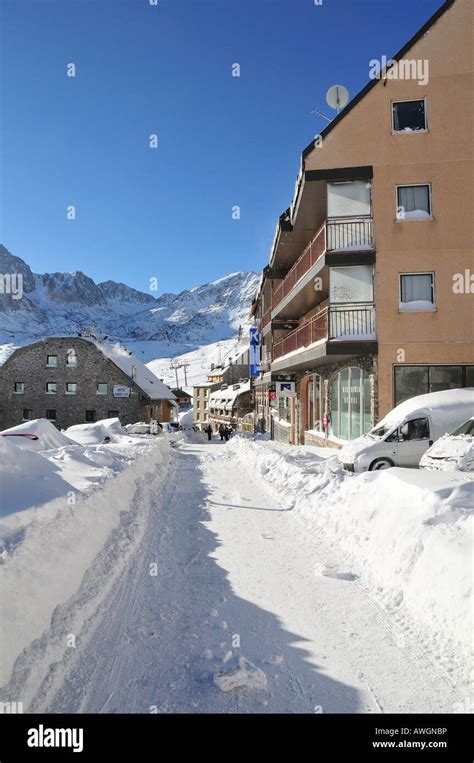 Pas de la Casa winter ski resort, the Pyrenees, Andorra (Spain) - the town Stock Photo - Alamy