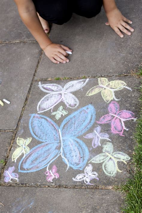 22 Playful Sidewalk Chalk Ideas to Inspire Children to Create Outdoors