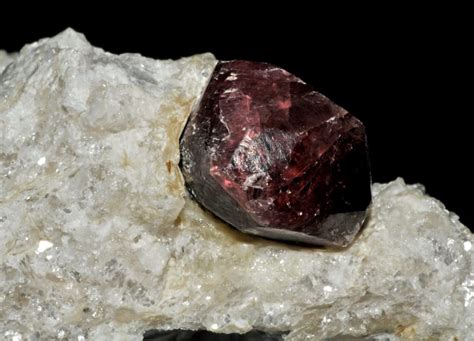 Pyrope Value, Price, and Jewelry Information - International Gem Society