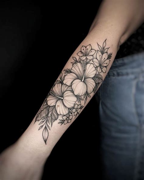 20 Best Hibiscus Tattoo Designs to Inspire You Tropisches Tattoo, Calf ...