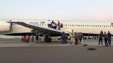 Delta flight evacuates after smoke fills cabin: 'Scariest thing ever ...