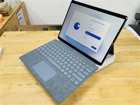 Surface Pro 8 Platinum + Graphite, i5 1135G7, 8GB RAM, 256GB SSD - Máy tính xách tay US