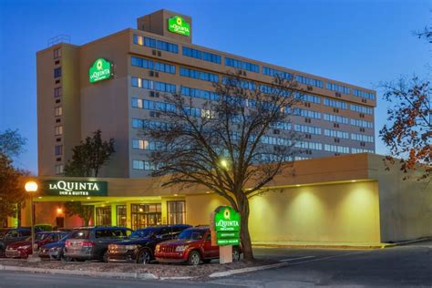 La Quinta Inn & Suites by Wyndham Secaucus Meadowlands | Secaucus, NJ Hotels