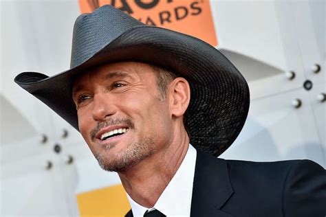 Tim McGraw Says He Remembers The Exact Moment He Met His Wife Faith Hill | Celebrity Insider