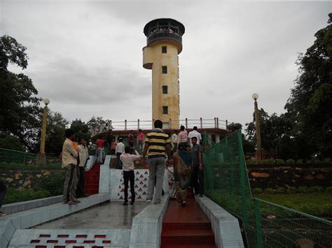 Tourism Places And Wild life, India: HIRAKUD DAM