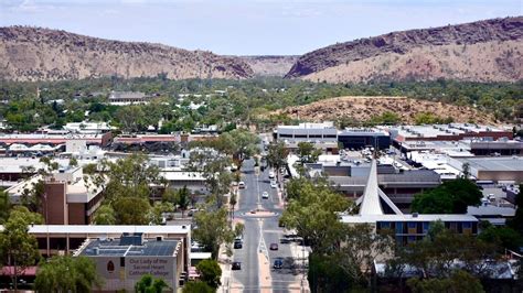 Authorities scramble over Alice Springs quarantine 'chaos' as NT shrinks SA hotspot - ABC News