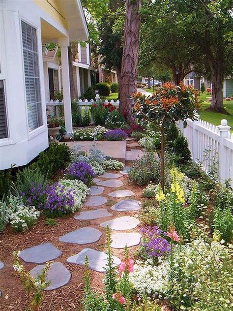 +23 Front Yard Flower Bed Landscaping Ideas References