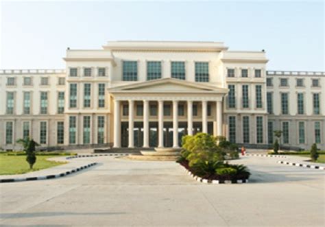 Amity University Lucknow: Courses, Fees, Facilities