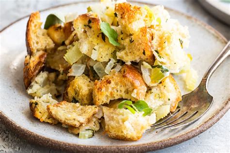 How to Make Bread Cubes for Stuffing - Culinary Hill