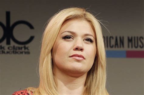 Kelly Clarkson, daughter River Rose visit 'American Idol' - UPI.com