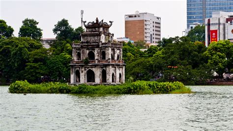 Hoan Kiem Lake Hanoi | Vietnam Travel Pictures