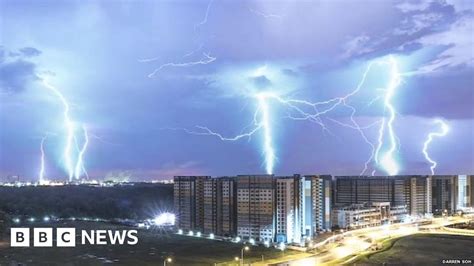 Singapore lightning storm: 'Scary but beautiful' images captured - BBC News