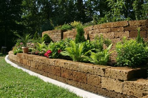 27 Backyard Retaining Wall Ideas and Terraced Gardens