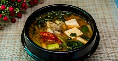 Miso Soup - a delicious low carb soup from Japan | CarbFreeCooking