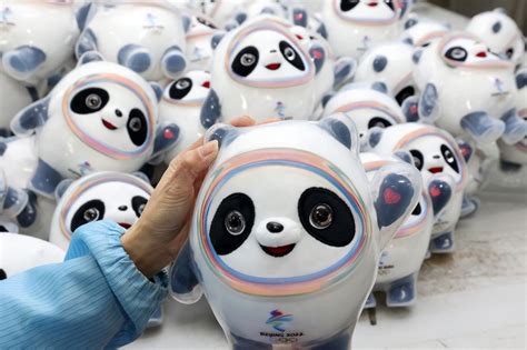 Panda ‘phenomenon’ Bing Dwen Dwen surprises Beijing Olympics mascot designer | LaptrinhX / News