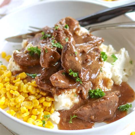 Crock Pot Sirloin Steak and Gravy (super easy!) | Slow Cooked Eats