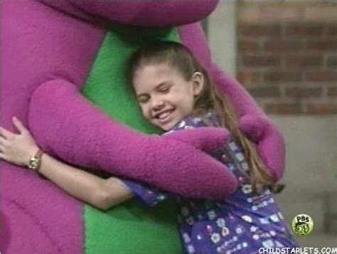 Hannah hugging Barney by CimorelliBarneyElmo6 on DeviantArt