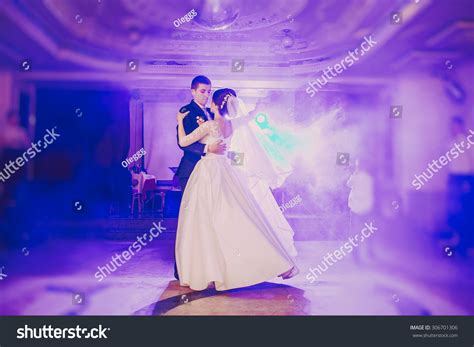 Romantic Couple Dancing On Their Wedding Stock Photo 306701306 | Shutterstock