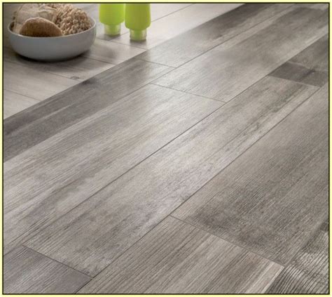 Gray Wood Grain Ceramic Tile | Fußböden, Holzwand fliesen, Keramik fliesen böden