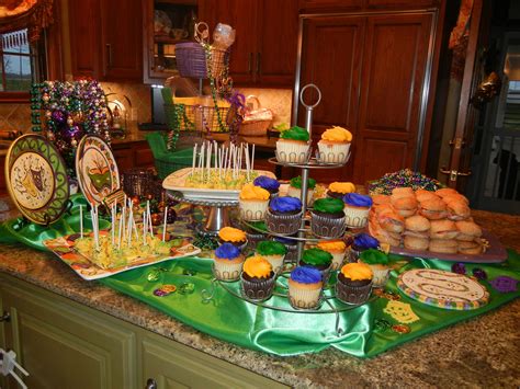 Mardi Gras engagement party. Food/buffet table | Buffet food, Mardi gras party, Food