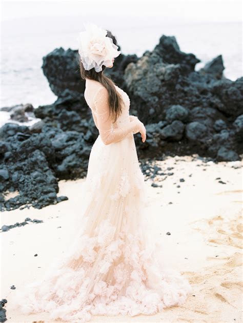 Elegant Maui wedding inspiration | Beach wedding ideas | 100 Layer Cake