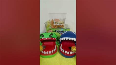 BURGER 🍔 GUMMY CHALLENGE SHARKY 🦈 WINS #short #fun #gummy #toy - YouTube