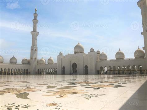 Abu Dhabi Mosque 13565906 Stock Photo at Vecteezy