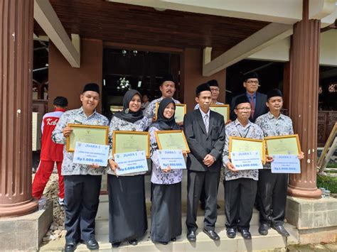 JUARA 1 LOMBA GURU BERPRESTASI DALAM RANGKA HUT PGRI KE-77 DAN HARI ...