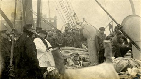 Titanic photo shows rare glimpse of burial at sea | CBC News