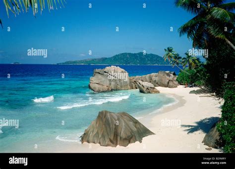 La Digue Island / Tropical Beach Stock Photo - Alamy