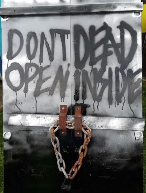 How to Make the Zombie Door From "The Walking Dead" for Halloween ...