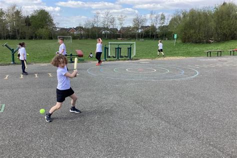 Year 3 learning rounders skills in PE | Broadbent Fold Nursery & Primary School