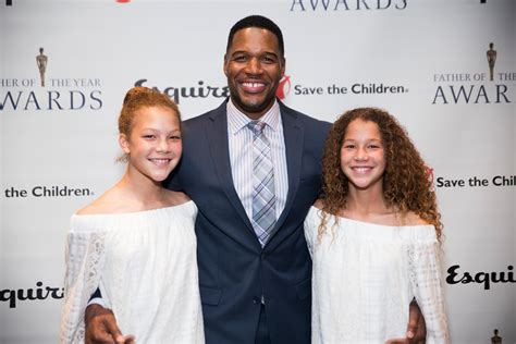 Michael Strahan gives daughter Sophia, 15, ‘side eye’ as teen texts ...