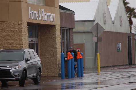 Walmart adds to worker safety requirements amid COVID-19’s spread | Pahrump Valley Times