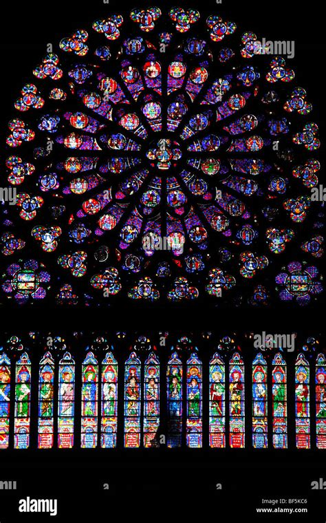 Notre dame paris rose window hi-res stock photography and images - Alamy