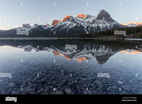 Canmore Mountain Lake Sunrise Colours Reflection Stock Photo - Alamy