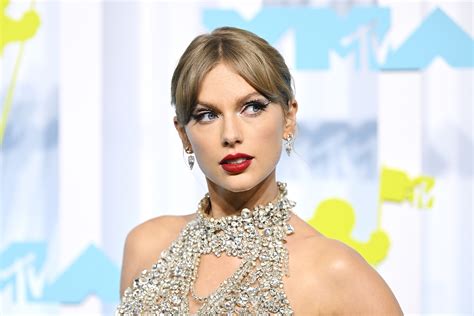 Taylor Swift Announces Surprise ‘Brand New Album’ Coming in October - Hollywood411 News