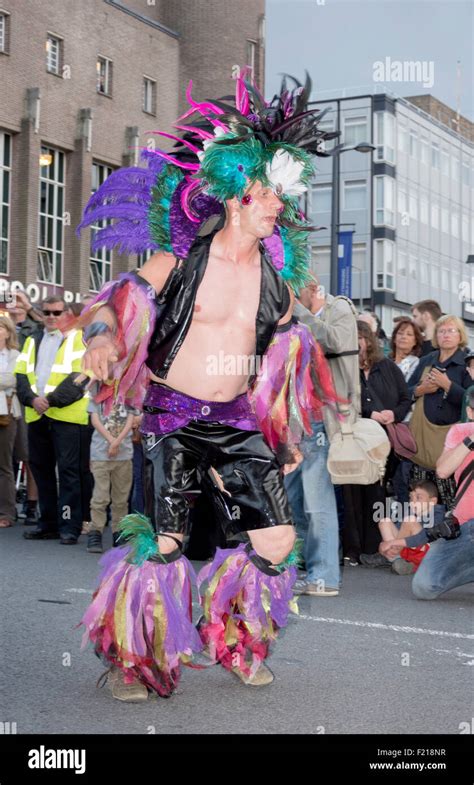 Girls in samba colors hi-res stock photography and images - Alamy