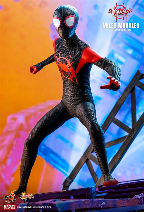 NEW PRODUCT: HOT TOYS: SPIDER-MAN: INTO THE SPIDER-VERSE MILES MORALES 1/6 SCALE ACTION FIGURE