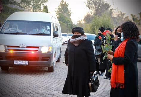 IN PICTURES | Son Zondwa and sister Zenani lead family at Zindzi ...