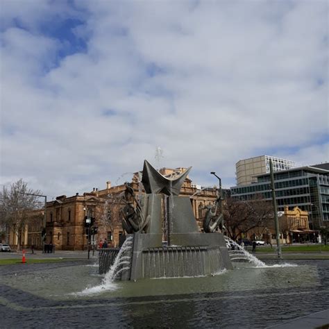 Victoria Square Fountain - Fountain