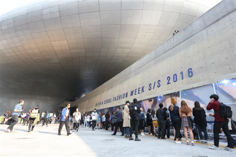 [Reporter's column] Seoul Fashion Week has a long way to go