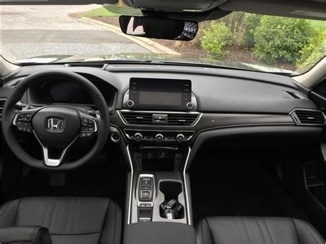 2018 Honda Accord: 56 Interior Photos | U.S. News