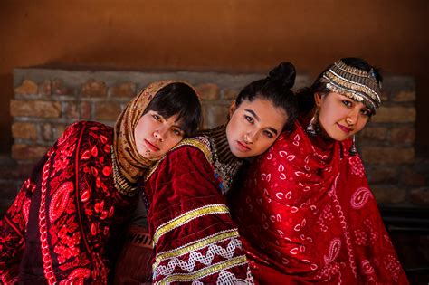 Traditional Clothing from the world : Pashtun women, Afghanistan, by ...