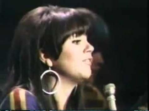 Linda Ronstadt - Different Drum (lyrics) - YouTube Linda Ronstadt ...